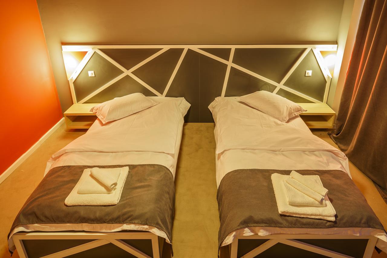 Net Hotel ปีเตช ภายนอก รูปภาพ