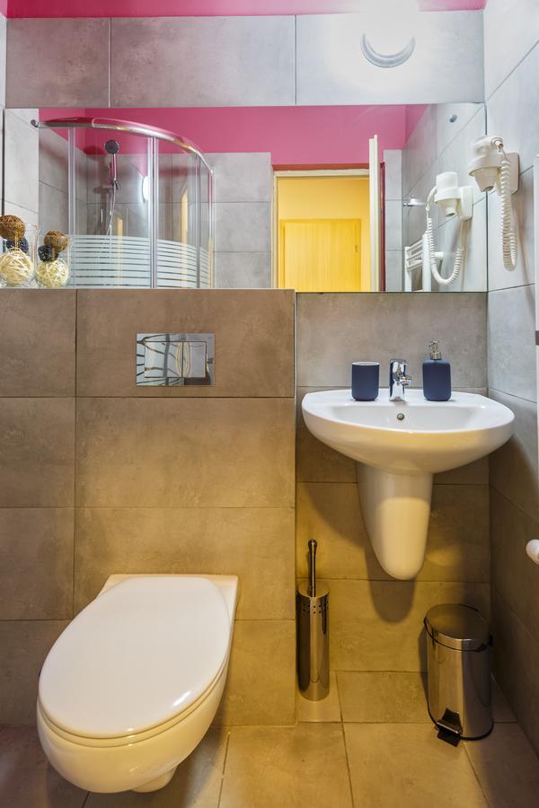 Net Hotel ปีเตช ภายนอก รูปภาพ